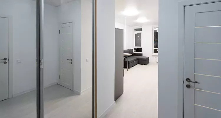 Modern Mirrored Closet Doors Repair in Englewood, FL